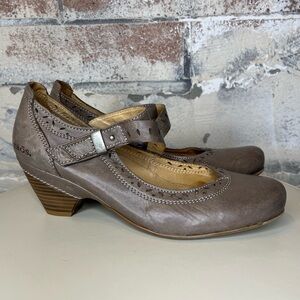 Taos 41 grey leather kitten heel Mary Jane rounded toe comfort office casual